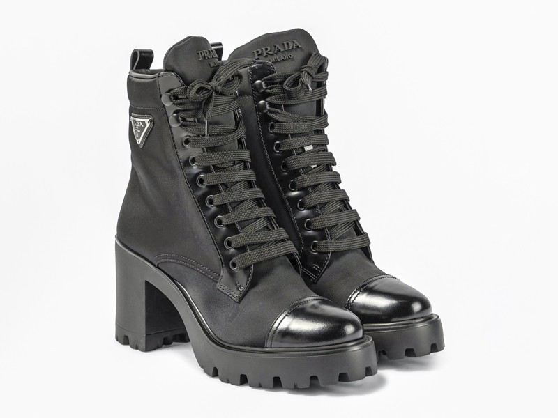 Botinetas altas acordonadas