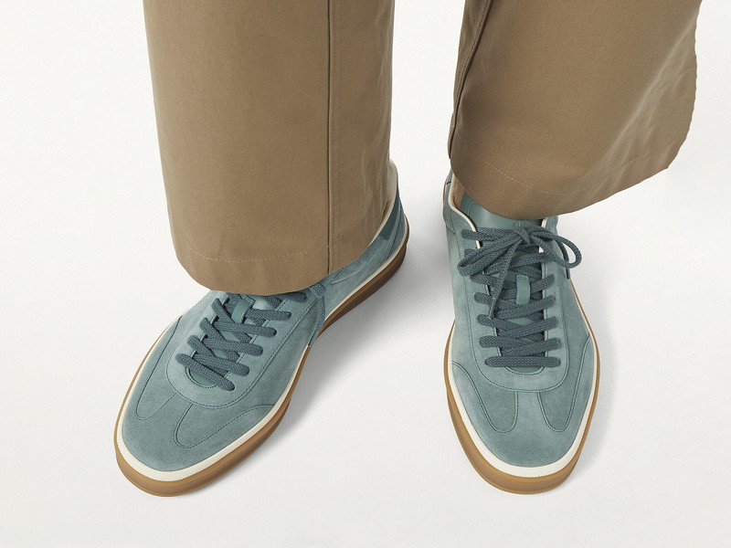 Sneakers masculinas consolidan verdes, gum y perfiles bajos