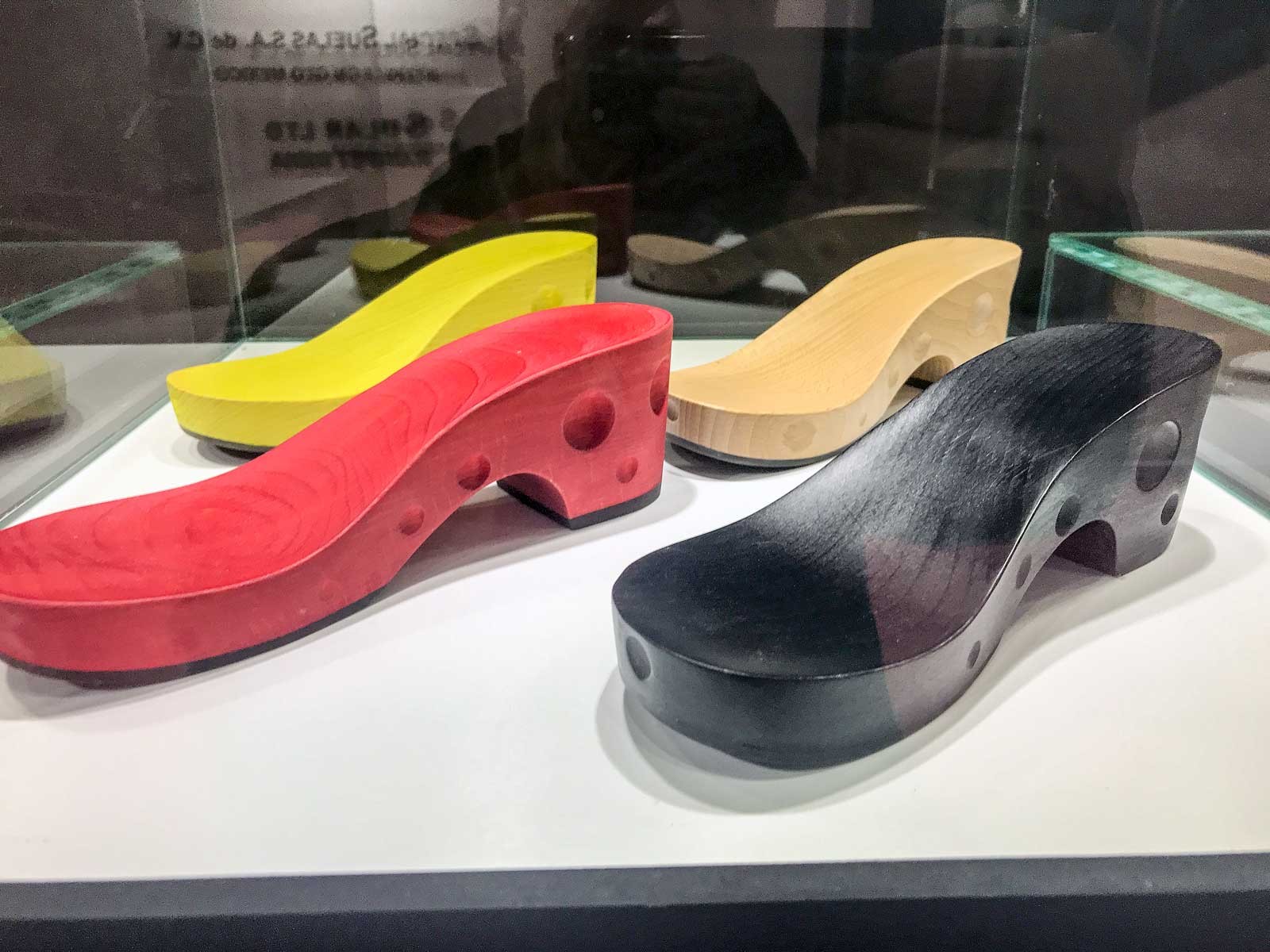 LINEAPELLE: presentó materiales y componentes que serán tendencia