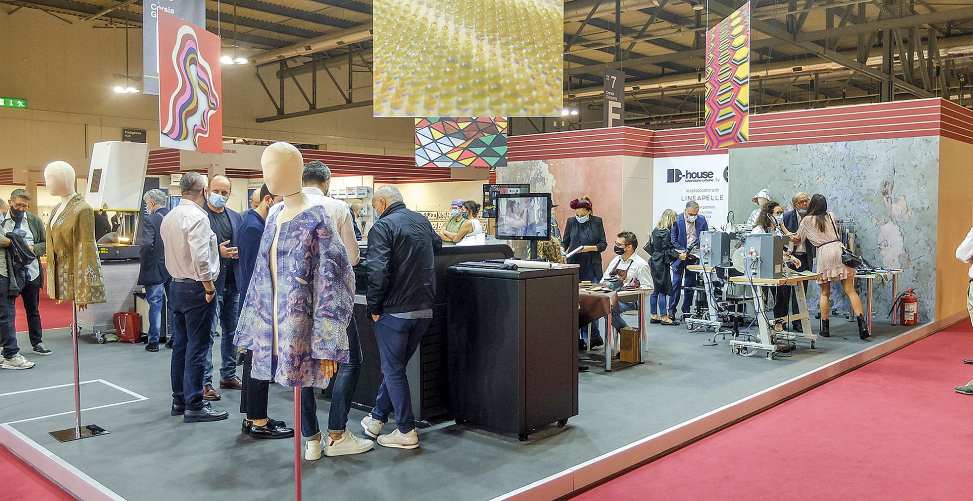Áreas habilitadas para el encuentro y discusión sobre los principales conceptos de moda de la próxima temporada Otoño-Invierno. LINEAPELLE en Italia: también superó las expectativas