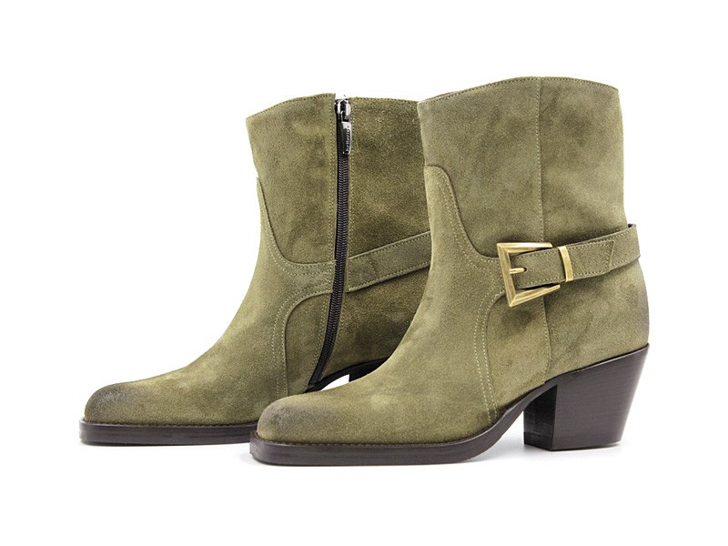 Botinetas altas con plataforma y cierres limpios