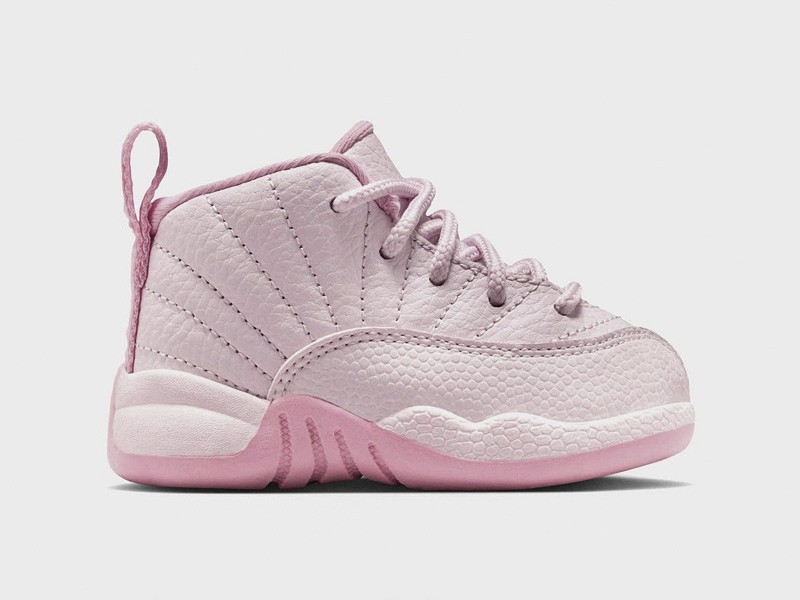 Calzado infantil tipo sneakers botinetas con caña media y alta