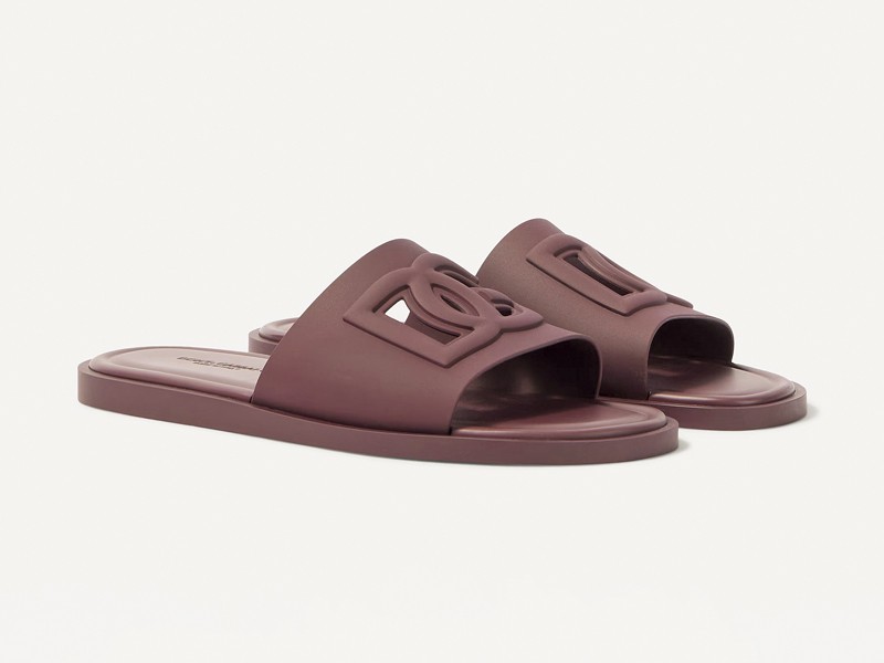 CHANCLAS SANDALIAS HOMBRE TENDENCIA CALZADO MARROQUINERIA BOLSOS CARTERAS PRIMAVERA VERANO 2026 SERMA 158 P01181537.jpg Chanclas sport-tech diferencian capelladas con segmentos y aberturas