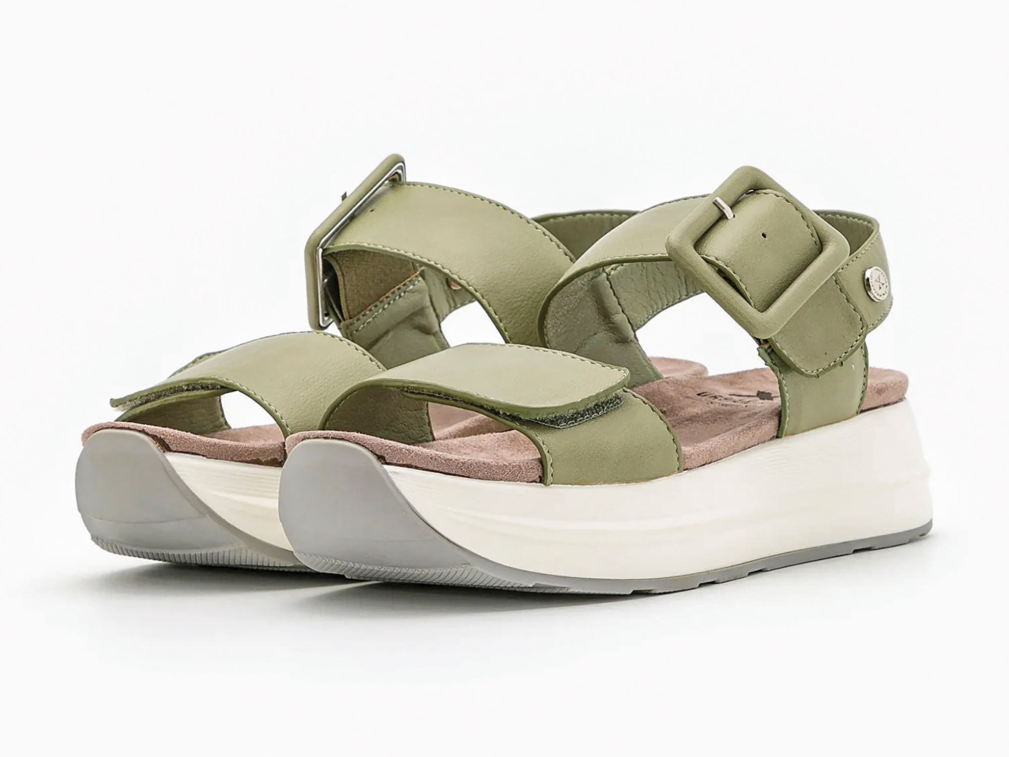 Sandalias y chanclas con plataformas