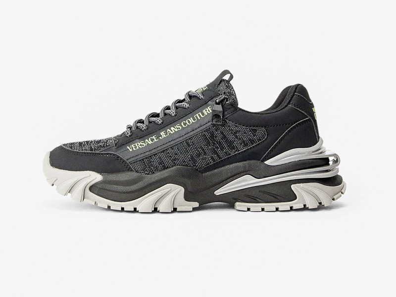 Sneakers chunky urbanas con panelería técnica y suelas voluminosas