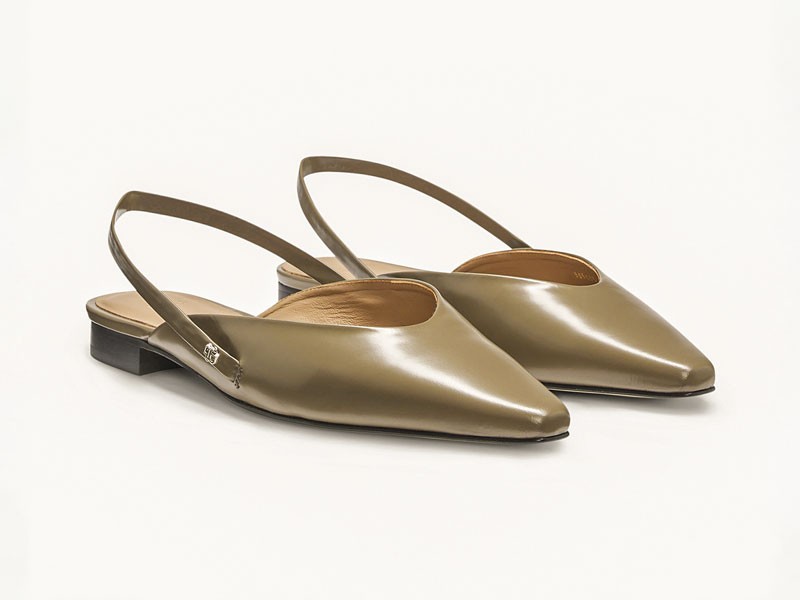 Slingback femeninos afinan puntas, brillo y talones