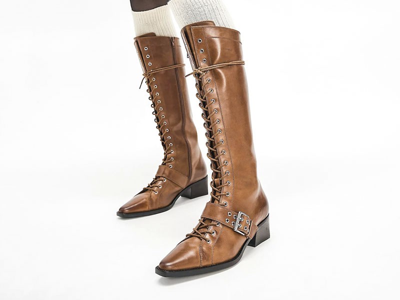 Botas bajas acordonadas
