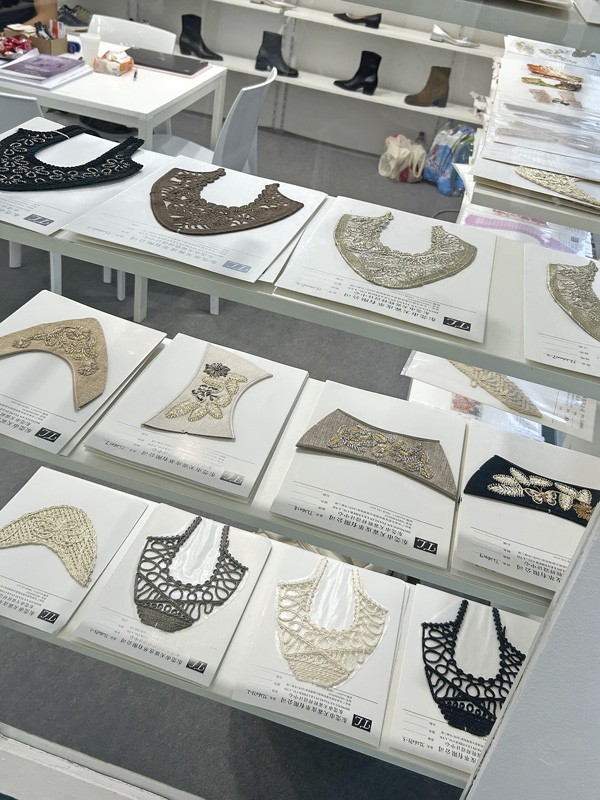 Capelladas chinas para armar calzados, también formaron parte de la oferta. EXPO RIVA SCHUH se consolidó como el mayor encuentro global del calzado y manufacturas