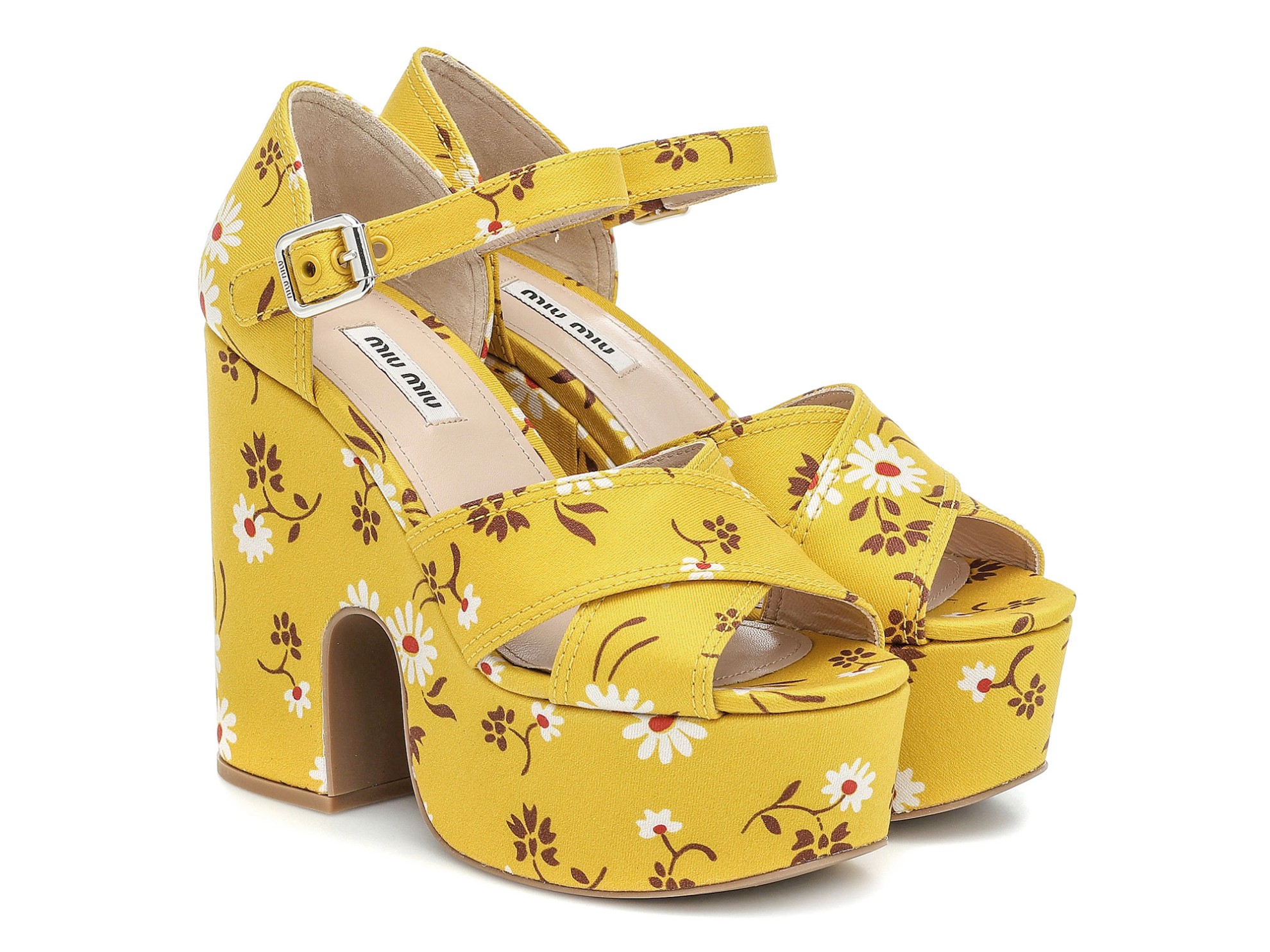 Sandalias y chanclas con plataformas