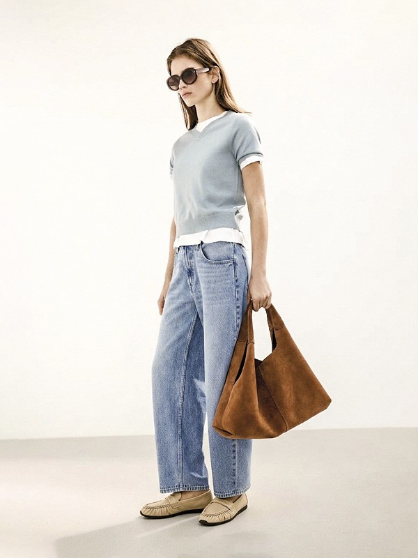 Mocasines femeninos suavizan siluetas con azul denim