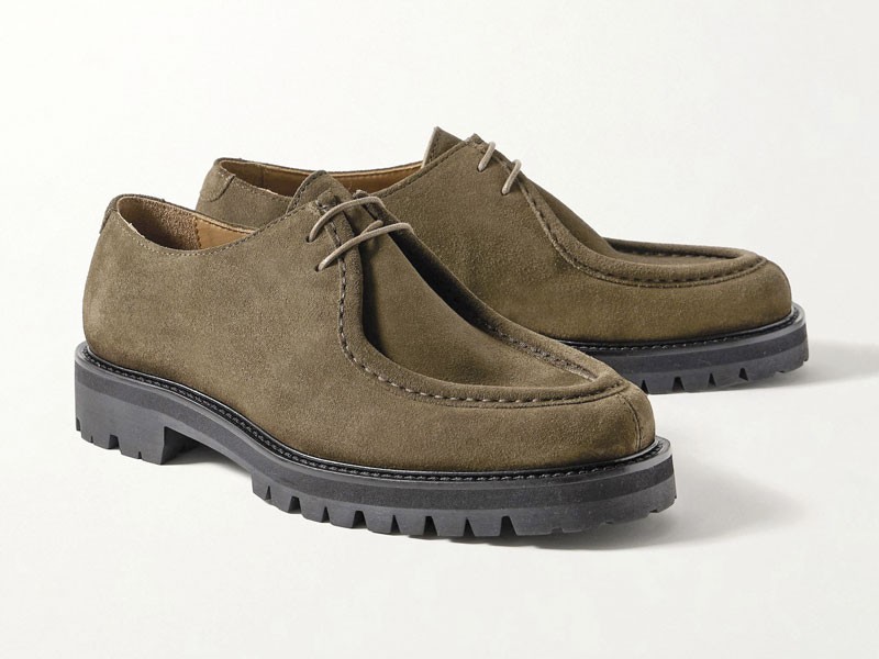 Lace-up casual shoes