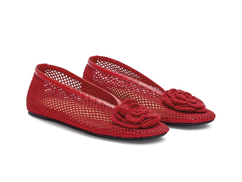 Ballerinas en red exploran calados, color y textura