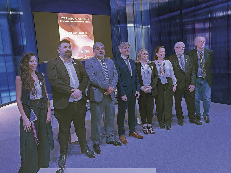 Conferencia del sector calzado-manufacturas, con la presencia del cónsul argentino en Milán. EXPO RIVA SCHUH se consolidó como el mayor encuentro global del calzado y manufacturas